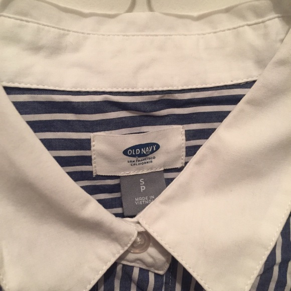 Two linear shirts with collars - Picture 5 of 5